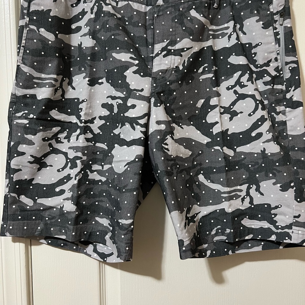 Men’s Nike Golf Dri-Fit Modern Fit Camo Shorts size 38.